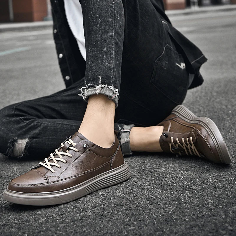 Aristo Oxford Shoes in brown leather, featuring low-top design and bold contrast laces, perfect for casual or formal wear.