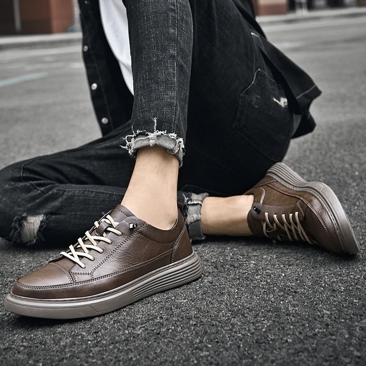Aristo Oxford Shoes in brown leather, featuring low-top design and bold contrast laces, perfect for casual or formal wear.