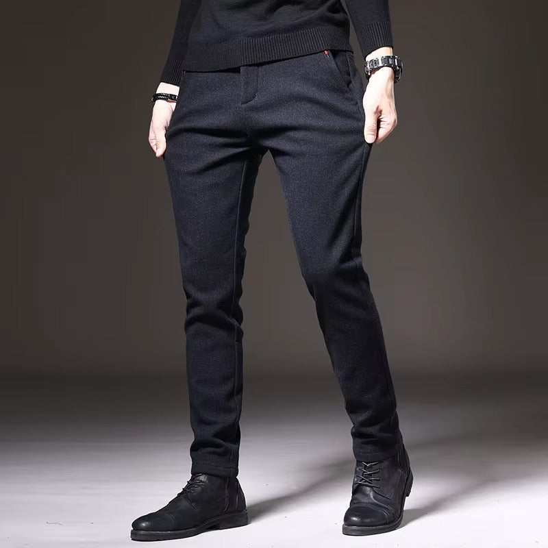 Henderson Slim-Fit Pants in dark color, featuring a tailored structure for a modern, flexible fit.